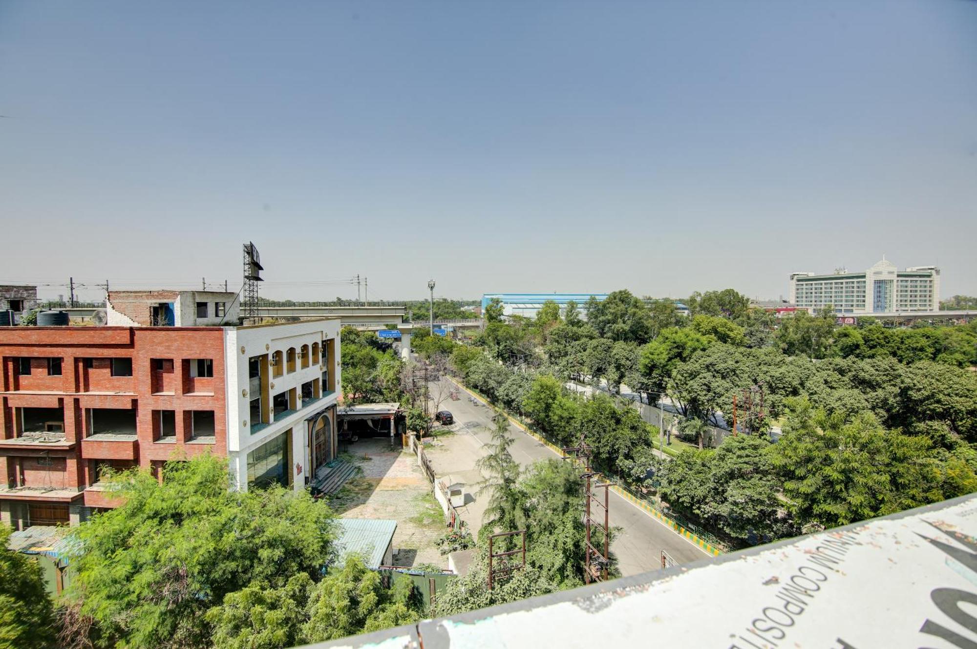 Hotel The Emporio Grand Near Vaishali Metro Station Ghaziabad Exterior foto